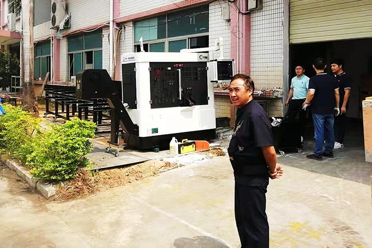 全自動圓鋸機運行平穩(wěn)可靠性能高
